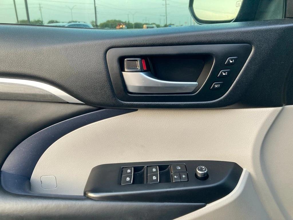 used 2019 Toyota Highlander car, priced at $18,291