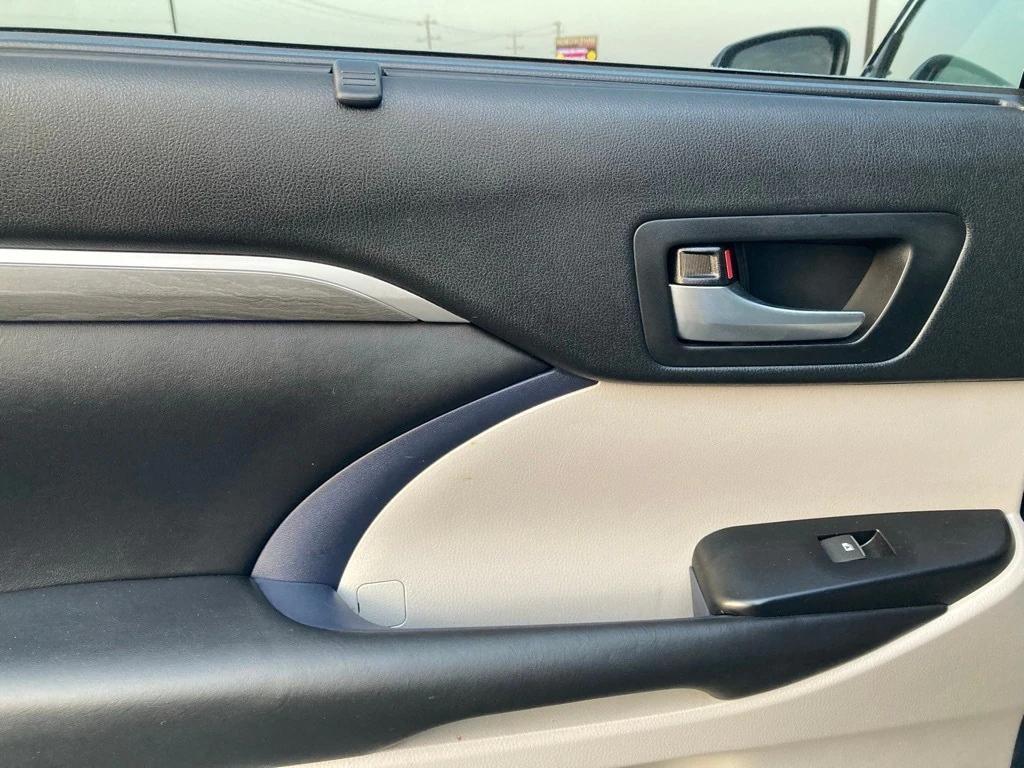 used 2019 Toyota Highlander car, priced at $18,291