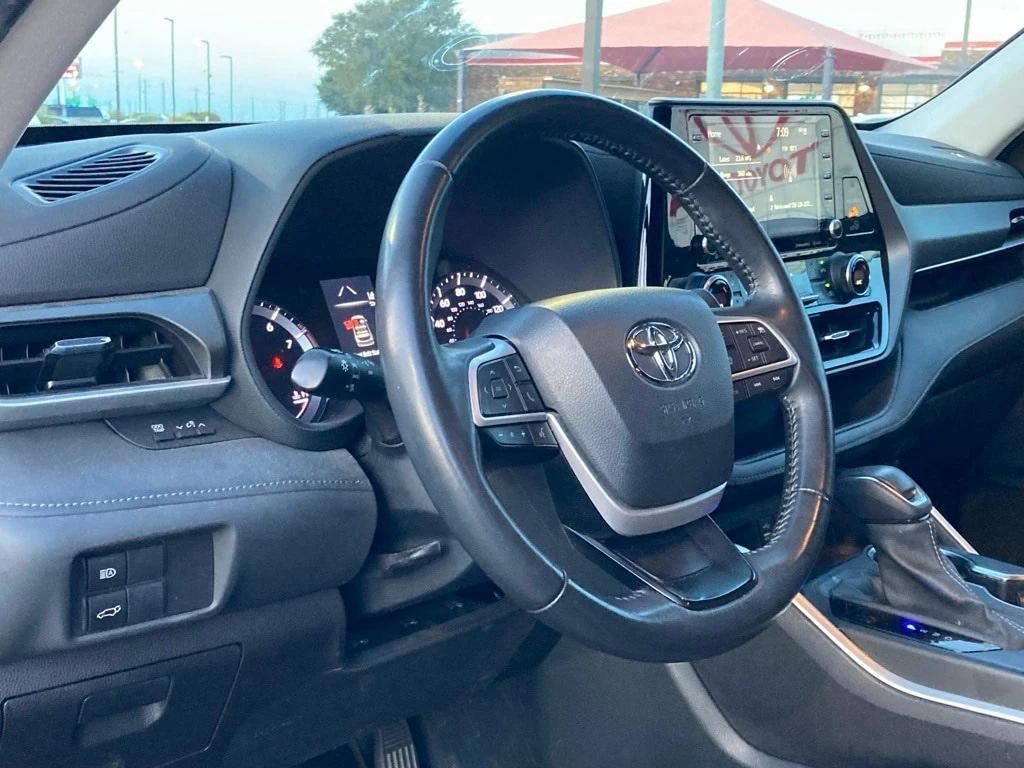 used 2022 Toyota Highlander car, priced at $23,771