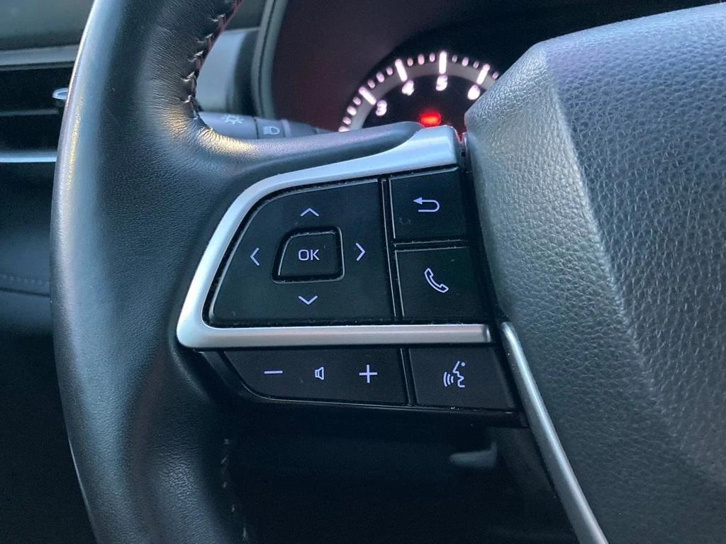 used 2022 Toyota Highlander car, priced at $23,771