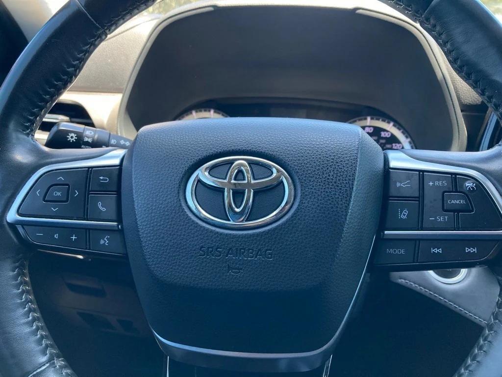 used 2021 Toyota Highlander car, priced at $22,591