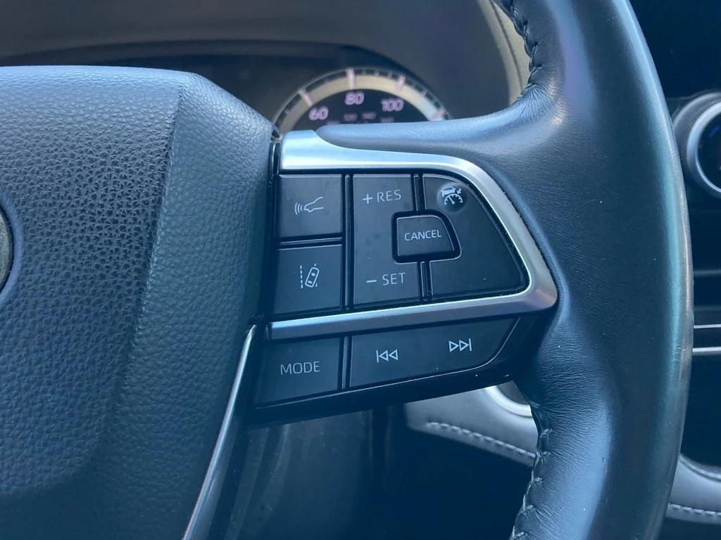 used 2021 Toyota Highlander car, priced at $22,591