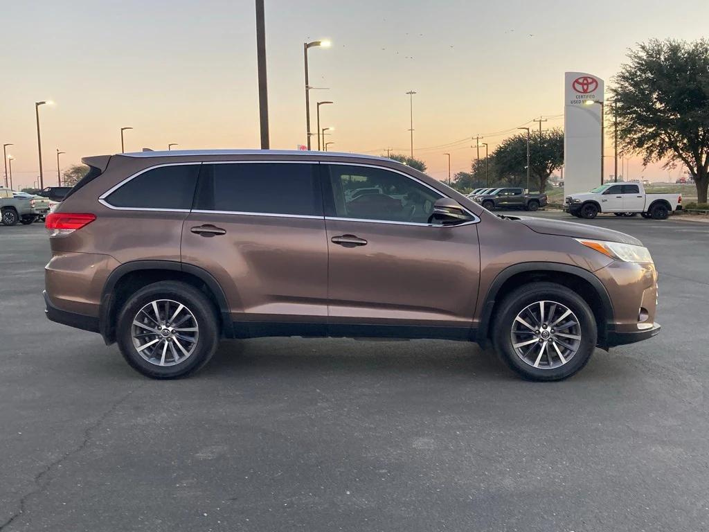used 2019 Toyota Highlander car, priced at $22,991