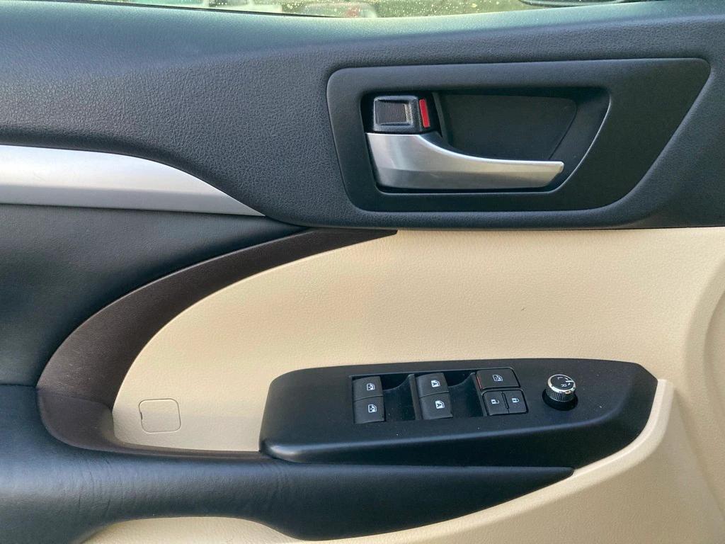 used 2019 Toyota Highlander car, priced at $22,991