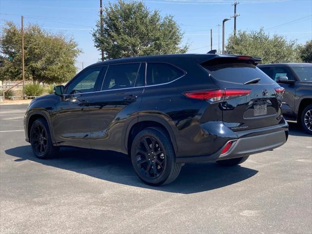 used 2022 Toyota Highlander car, priced at $31,471