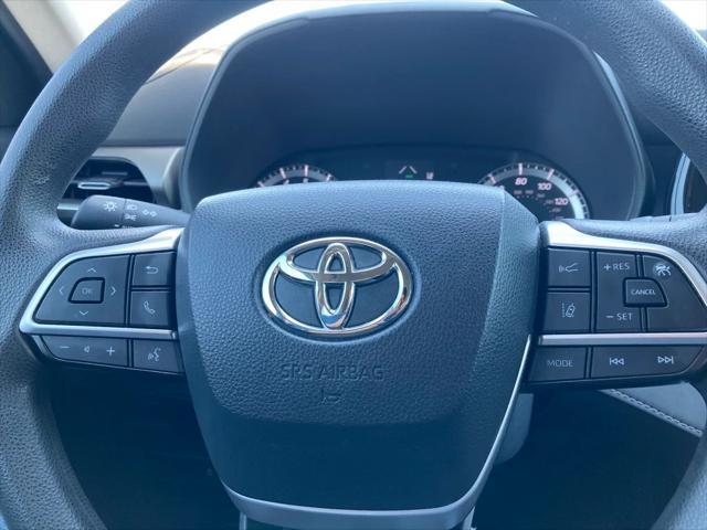 used 2022 Toyota Highlander car, priced at $31,471