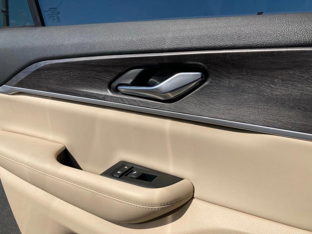 used 2024 Jeep Grand Cherokee car, priced at $36,851