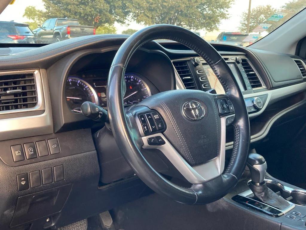 used 2018 Toyota Highlander car, priced at $21,971