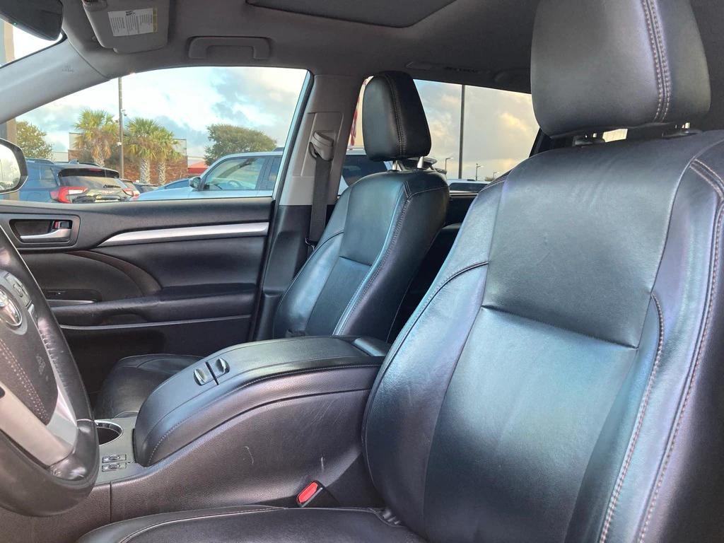used 2018 Toyota Highlander car, priced at $21,971