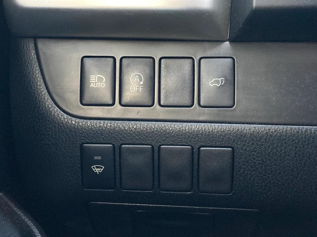used 2018 Toyota Highlander car, priced at $21,971