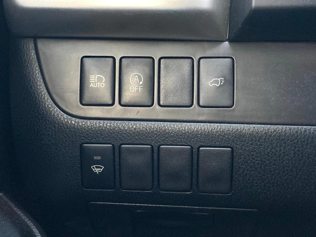 used 2018 Toyota Highlander car, priced at $21,271