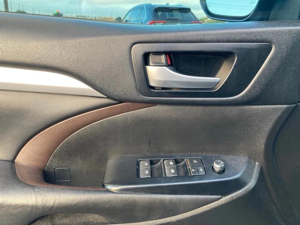 used 2018 Toyota Highlander car, priced at $21,271