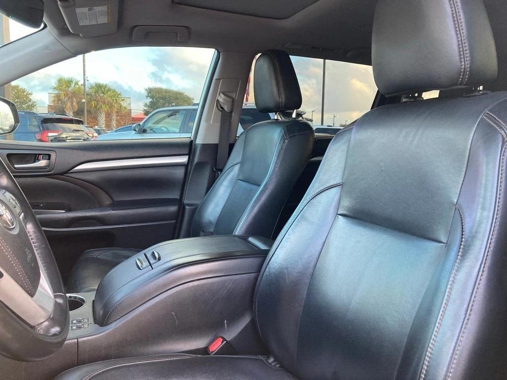 used 2018 Toyota Highlander car, priced at $21,271