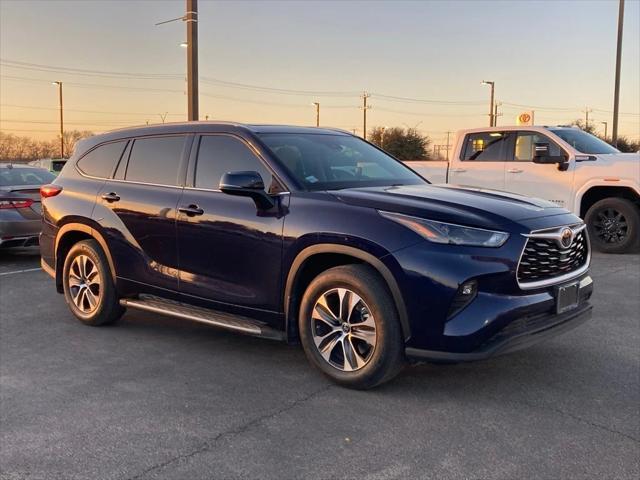 used 2022 Toyota Highlander car, priced at $32,861