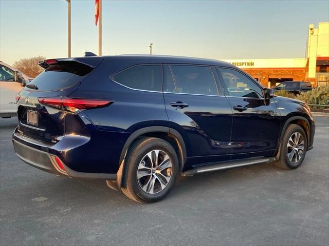 used 2022 Toyota Highlander car, priced at $32,861