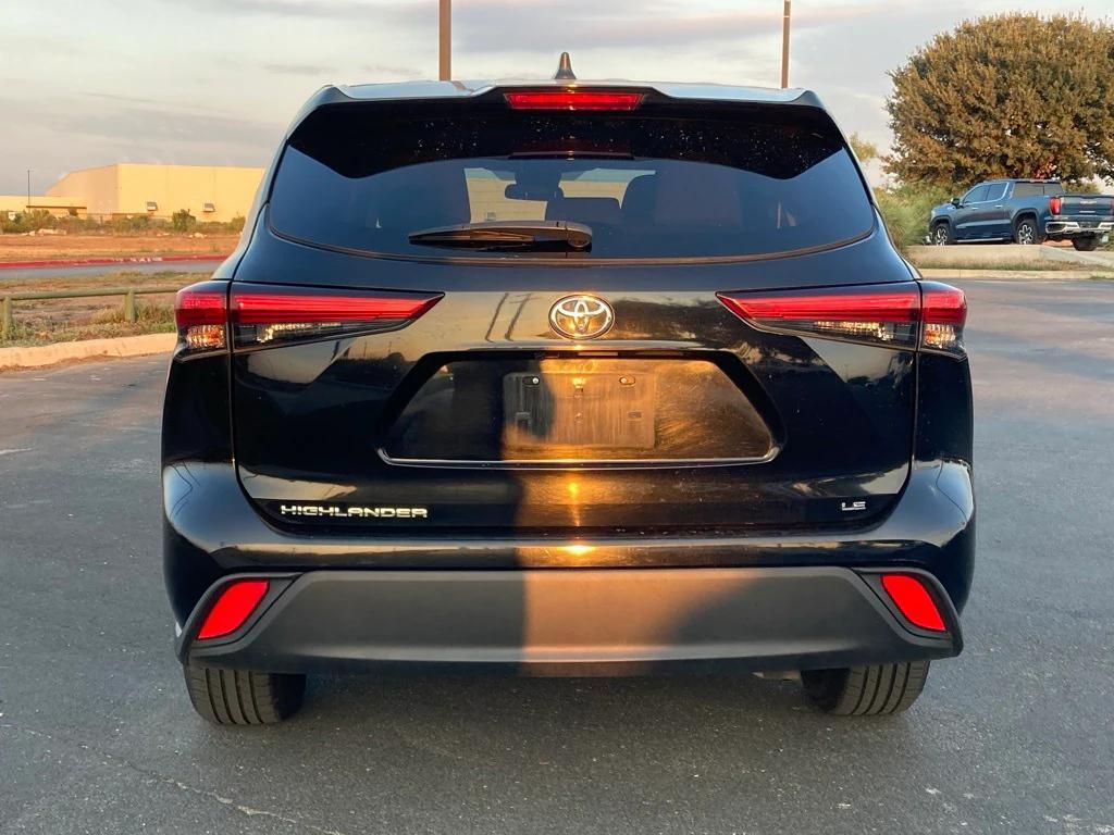 used 2023 Toyota Highlander car, priced at $29,991