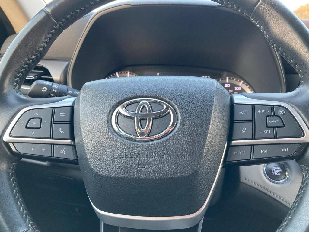 used 2023 Toyota Highlander car, priced at $29,991
