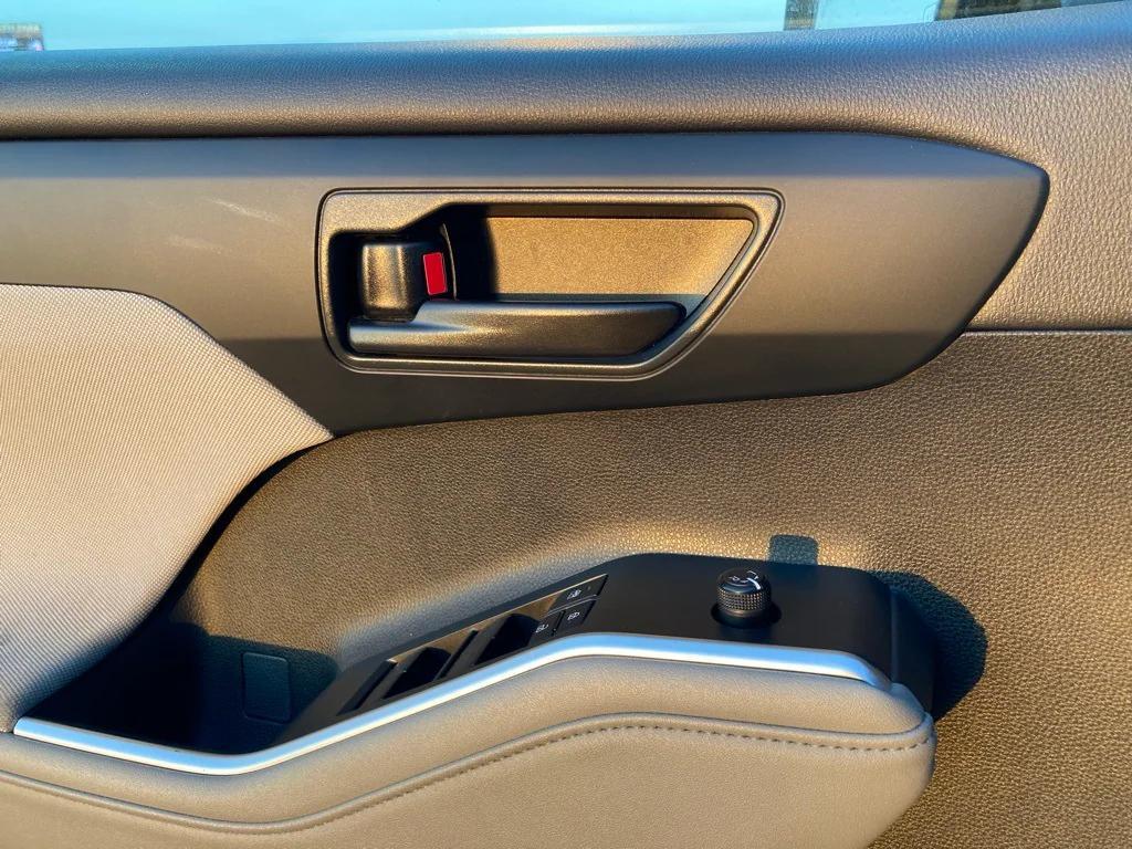 used 2023 Toyota Highlander car, priced at $29,991