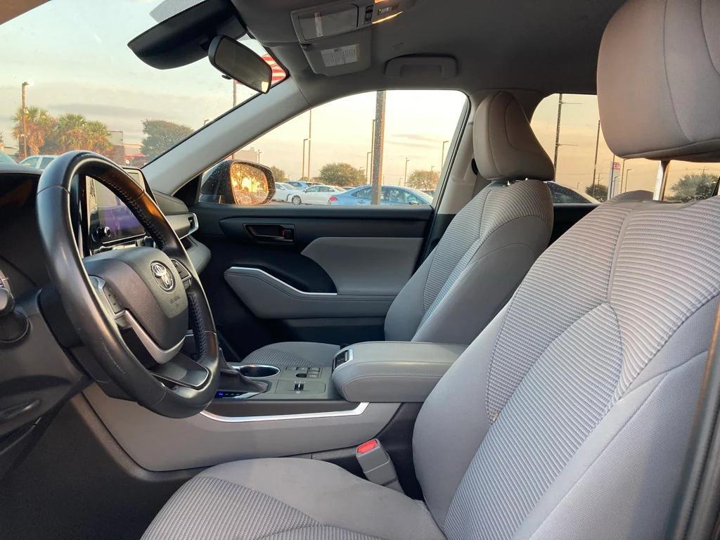 used 2023 Toyota Highlander car, priced at $29,991