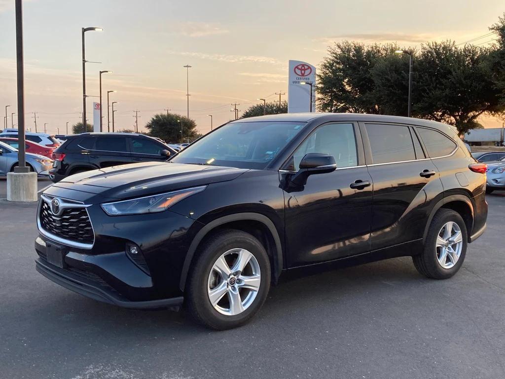 used 2023 Toyota Highlander car, priced at $30,991