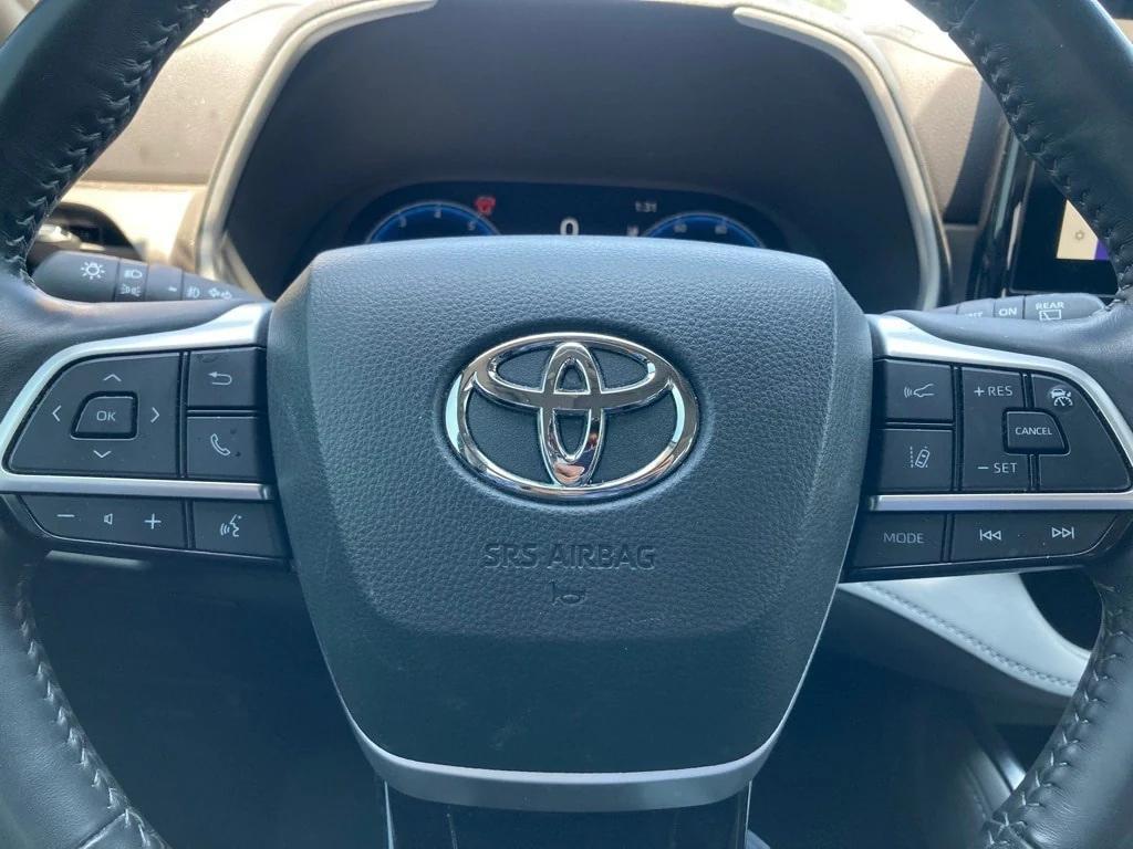 used 2023 Toyota Highlander car, priced at $35,281