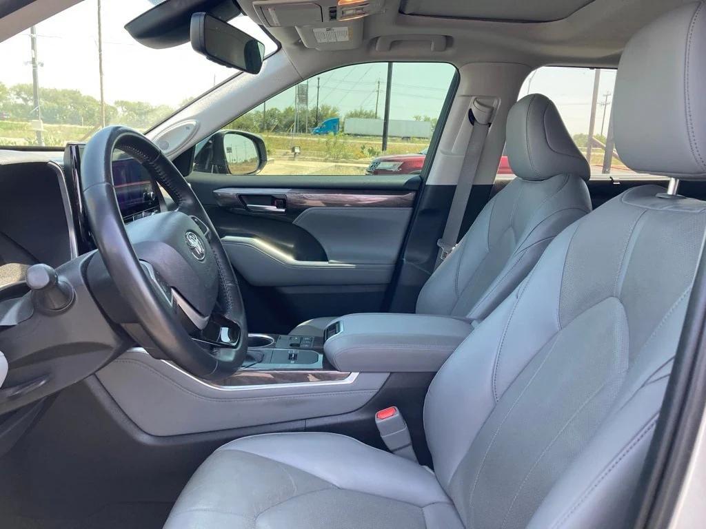 used 2023 Toyota Highlander car, priced at $35,281