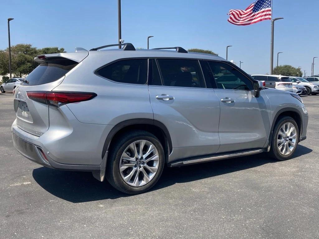 used 2023 Toyota Highlander car, priced at $35,281