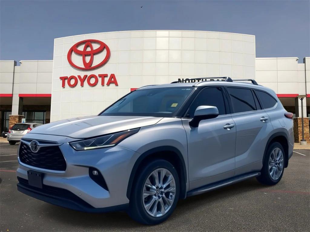 used 2023 Toyota Highlander car, priced at $35,671