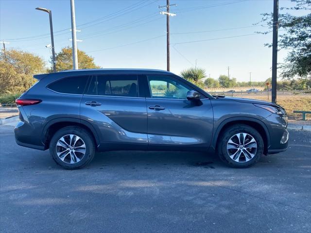 used 2021 Toyota Highlander car, priced at $30,471