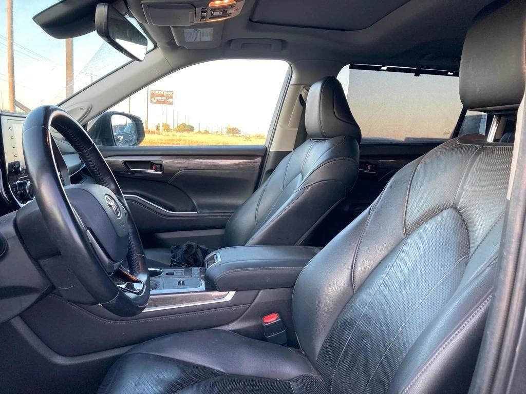 used 2020 Toyota Highlander car, priced at $26,291
