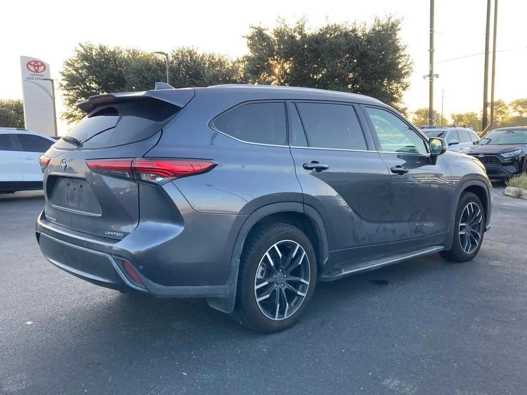 used 2020 Toyota Highlander car, priced at $26,291