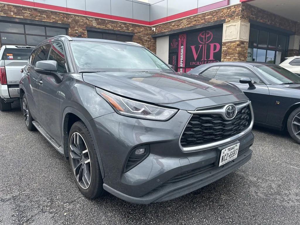 used 2020 Toyota Highlander car, priced at $28,491