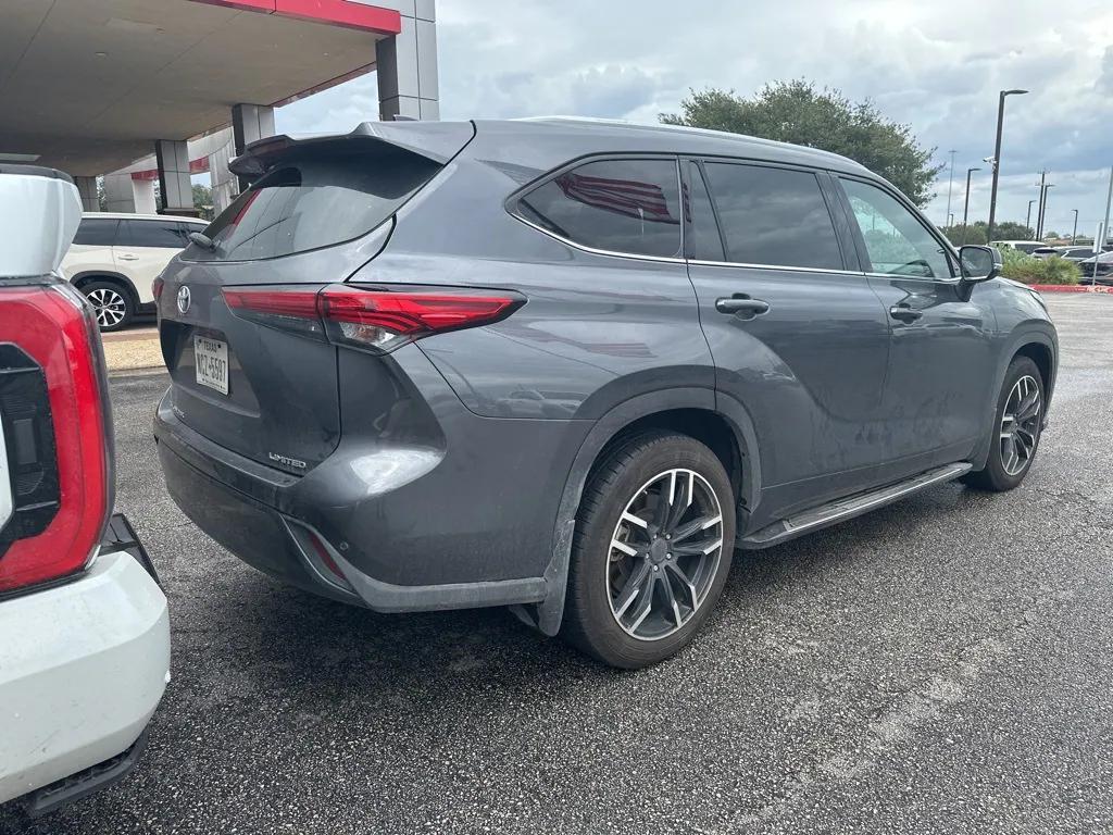 used 2020 Toyota Highlander car, priced at $28,491