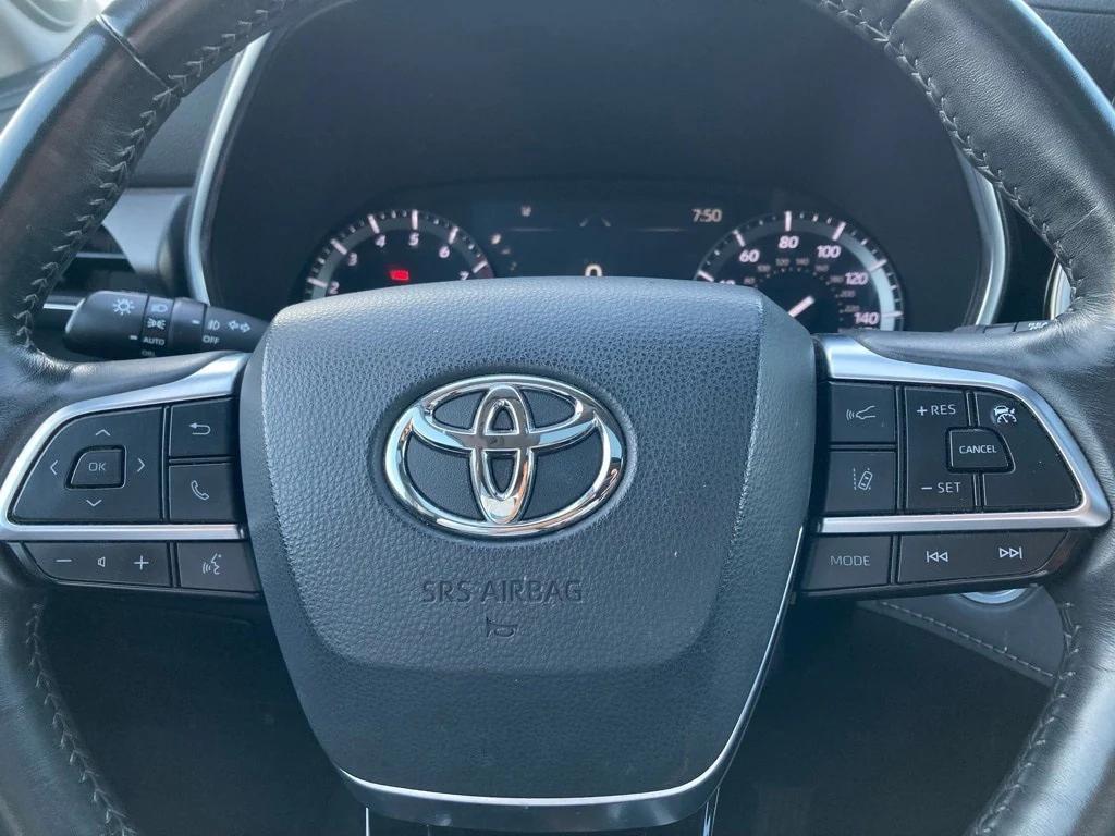 used 2020 Toyota Highlander car, priced at $26,291