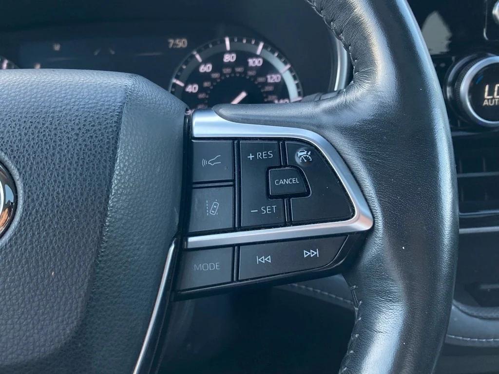 used 2020 Toyota Highlander car, priced at $26,291