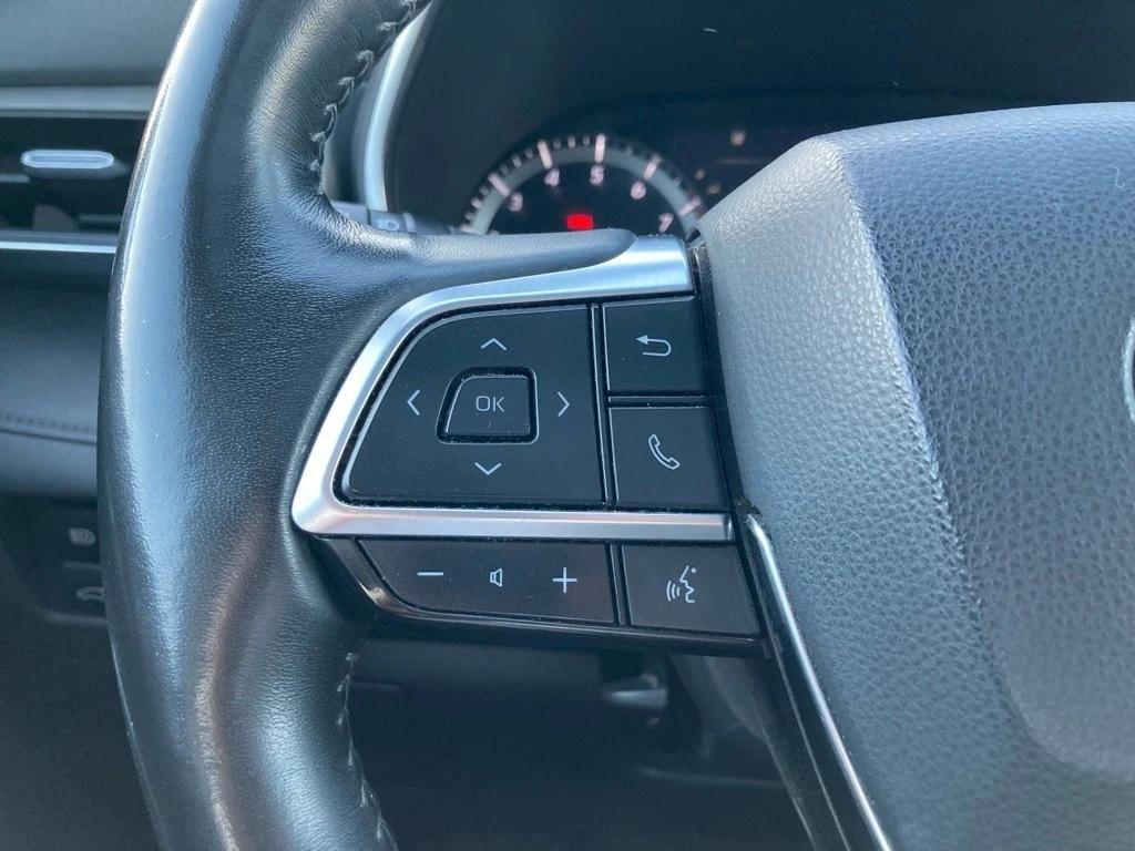 used 2020 Toyota Highlander car, priced at $26,291