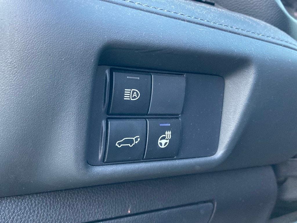 used 2020 Toyota Highlander car, priced at $26,291