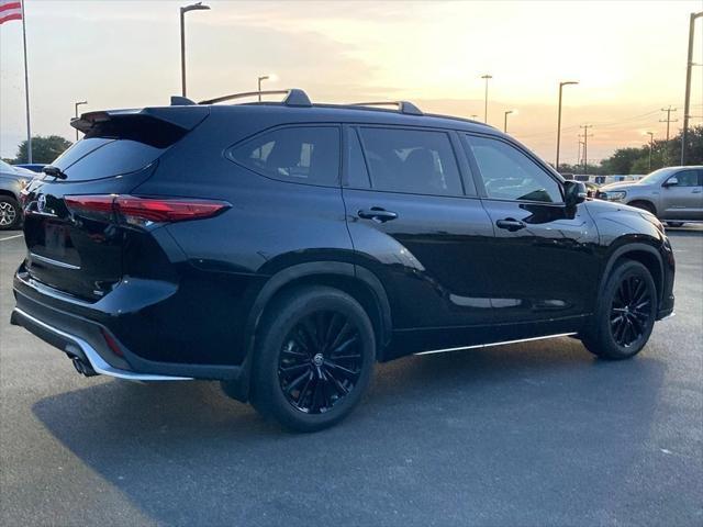 used 2023 Toyota Highlander car, priced at $40,591