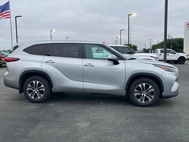 used 2023 Toyota Highlander car, priced at $34,561