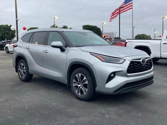 used 2023 Toyota Highlander car, priced at $34,561