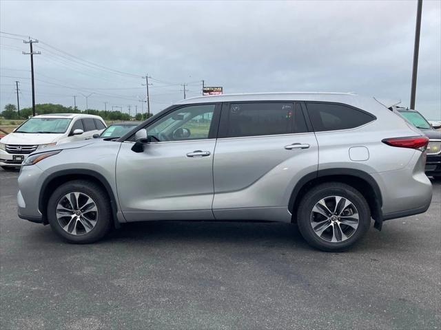 used 2023 Toyota Highlander car, priced at $34,561