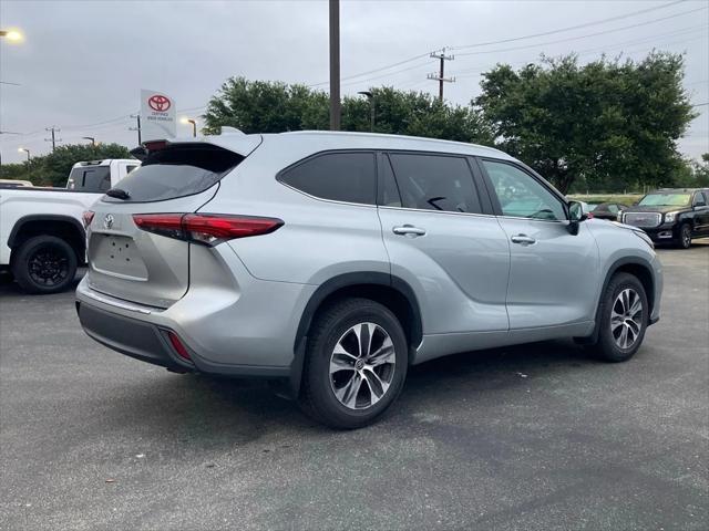 used 2023 Toyota Highlander car, priced at $34,561
