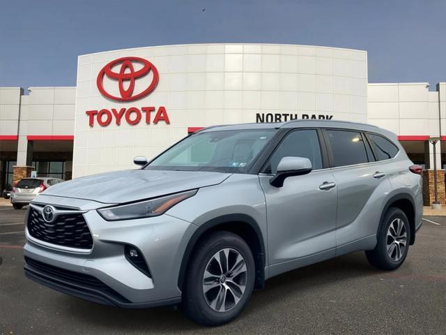 used 2023 Toyota Highlander car, priced at $34,561