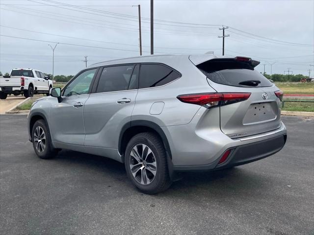 used 2023 Toyota Highlander car, priced at $34,561