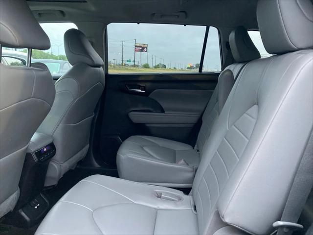used 2023 Toyota Highlander car, priced at $34,561