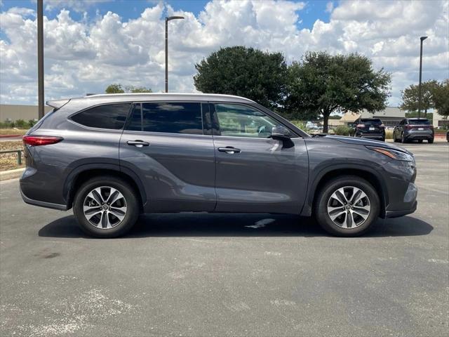 used 2022 Toyota Highlander car, priced at $30,981