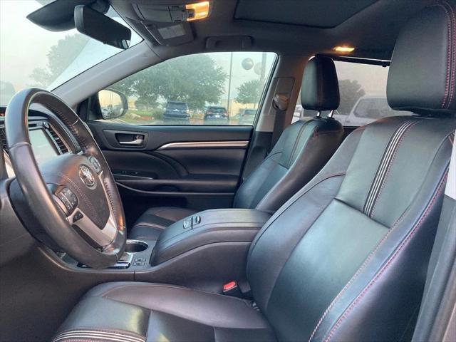 used 2019 Toyota Highlander car, priced at $26,491