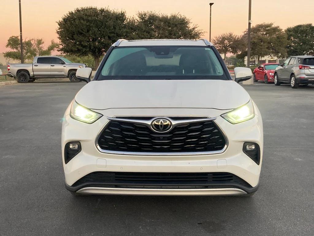 used 2021 Toyota Highlander car, priced at $33,391