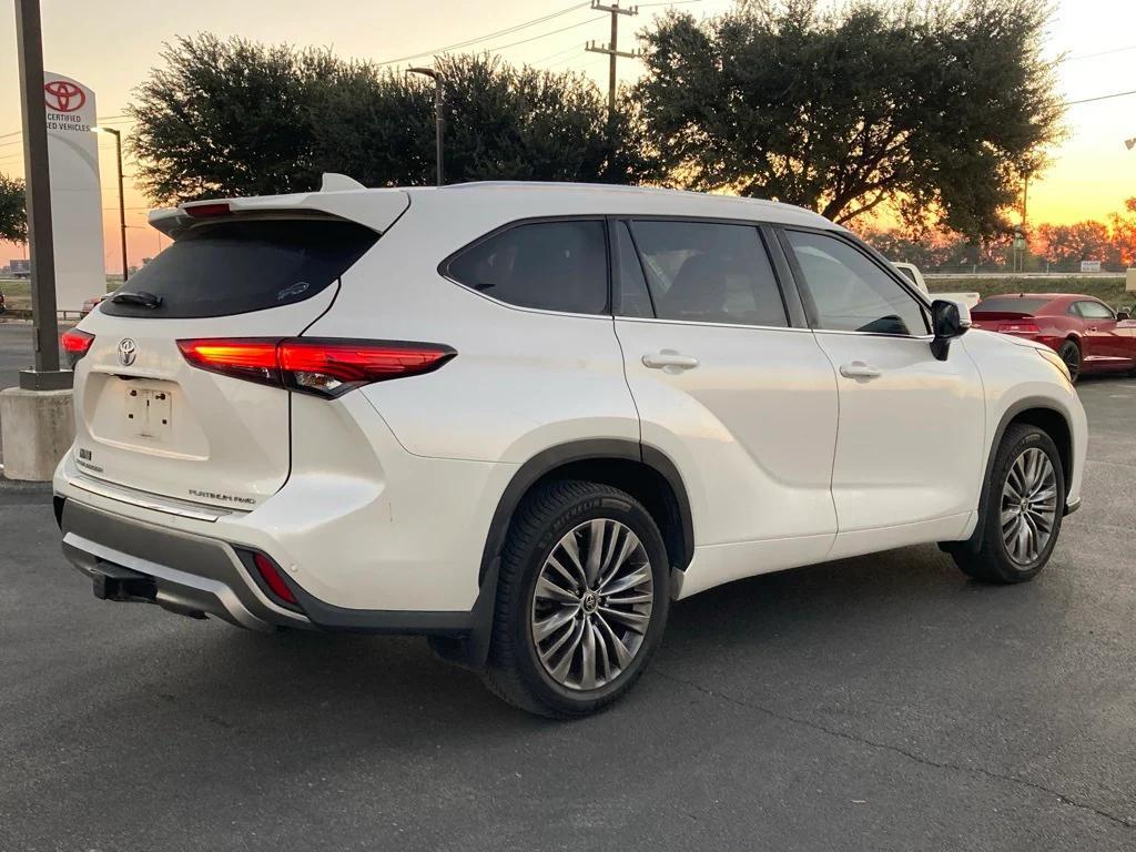 used 2021 Toyota Highlander car, priced at $33,391