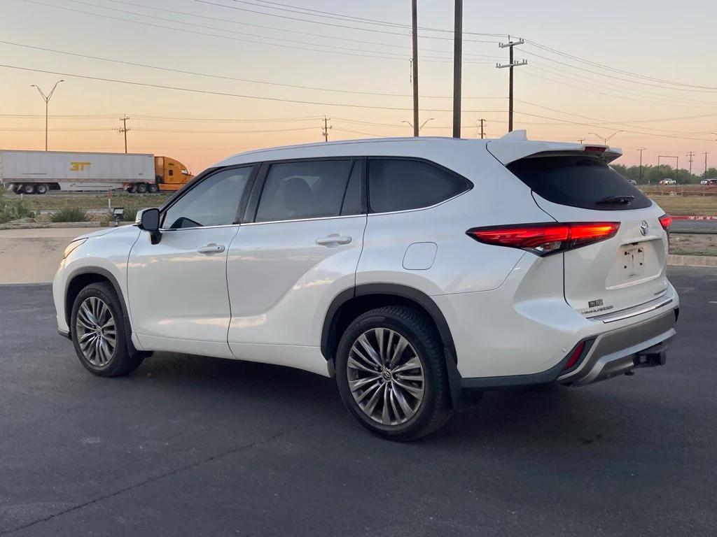used 2021 Toyota Highlander car, priced at $33,391